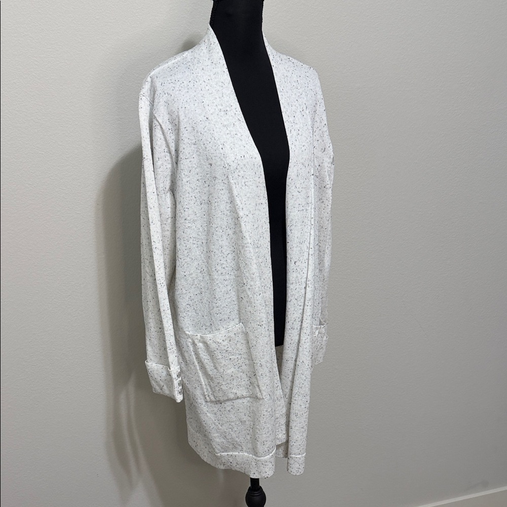 🔥SALE🔥NWT Chloe + Jasmine Elegant White Speckled Cardigan